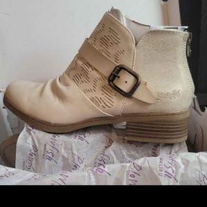 Womens booties Sz 8.5